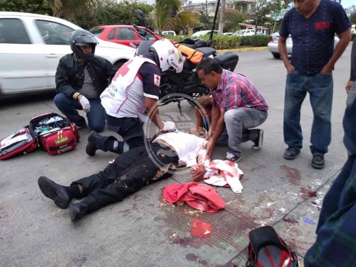 Motociclista severamente lesionado al impactarse con taxi