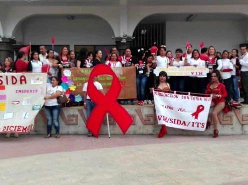Marchan en Tuxpan para concientizar sobre el sida