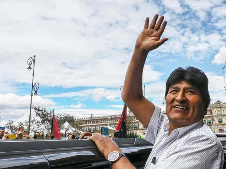 Evo Morales deja México en vuelo comercial