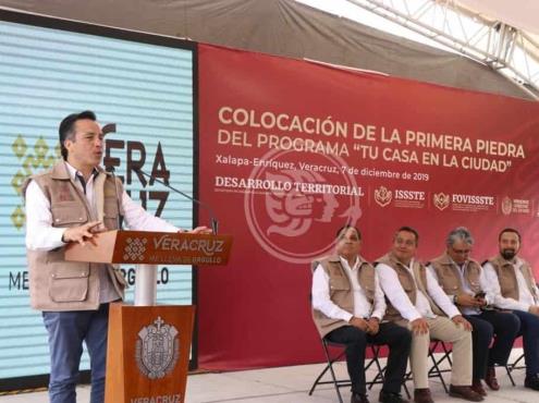 Inicia en Xalapa programa Tu casa en la ciudad; gobernador pone la primera piedra