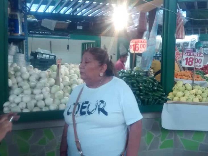 Vendedores denuncian abusos de administradora de mercado de Orizaba