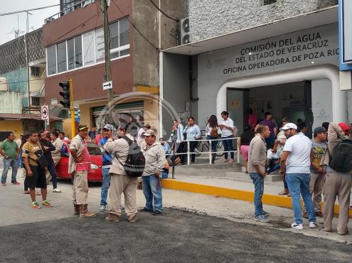 Siguen problemas en CAEV Poza Rica; empleados protestan