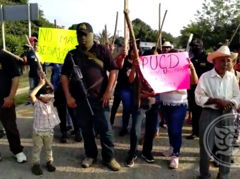 Circula en redes video de autodefensas en Sochiapan