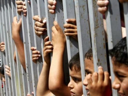 Juez ordena a Trump liberar a niños migrantes por Covid-19