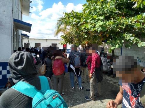 Asegura SSP a 117 migrantes y captura a 5 presuntos polleros en Las Choapas
