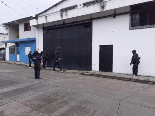 Catean bodega y aseguran las 16 Land Rover robadas en Veracruz
