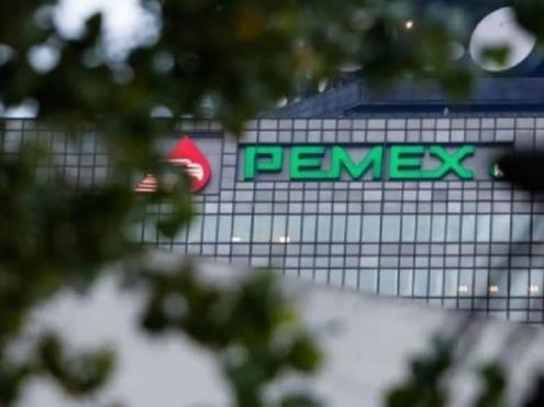 Detiene Pemex caída de producción y baja su endeudamiento