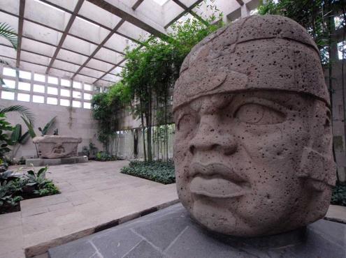 Destacan historia y simbología de las cabezas olmecas en México