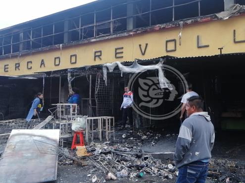 Voraz incendio en mercado Revolución en Córdoba