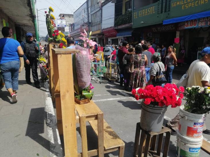 Evacúan a locatarios del mercado Revolución de Córdoba