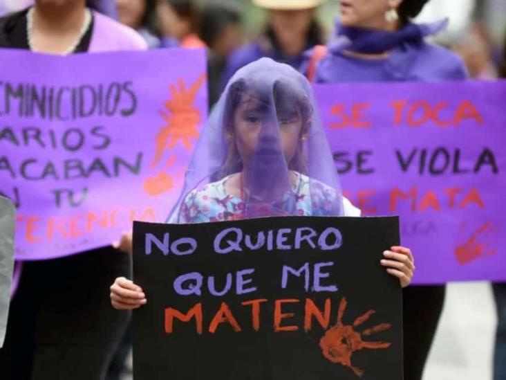 Iglesia en Veracruz se cuelga de protesta nacional de mujeres