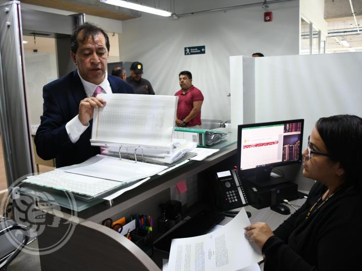 Denuncian a comisionados del IVAI por no atender expedientes