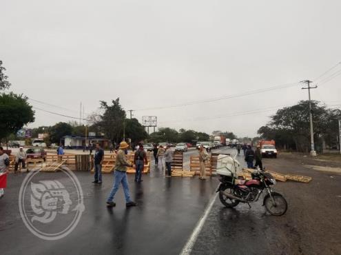 Habitantes de Plan del Río bloquean la Xalapa-Veracruz