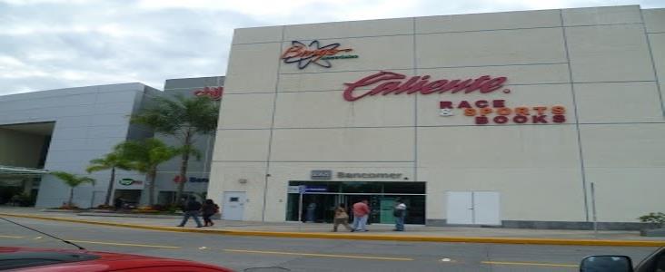 Roban 1 mdp a cuentahabiente dentro de banco en plaza comercial de Xalapa