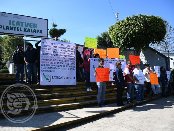 Reclaman destitución de director del Icatver ante presuntas irregularidades