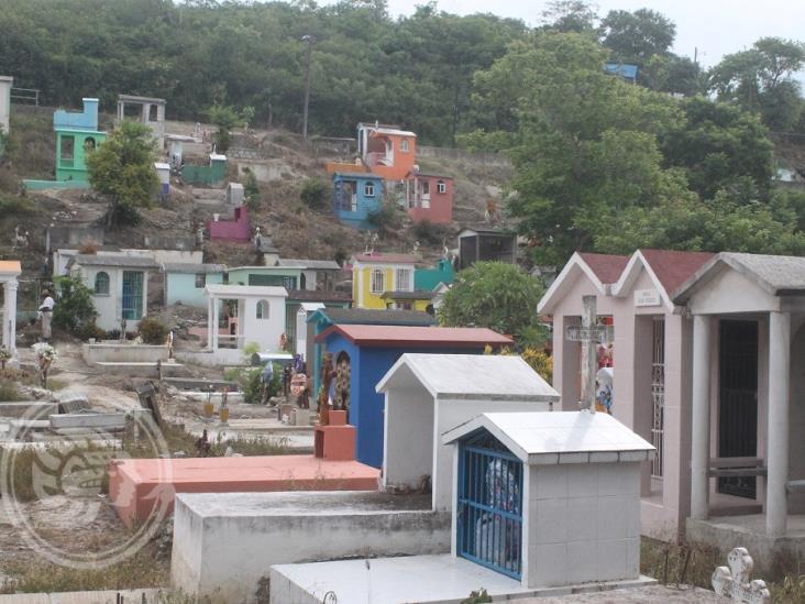 Por protocolos, provocan gresca en cementerio de Rafael Delgado