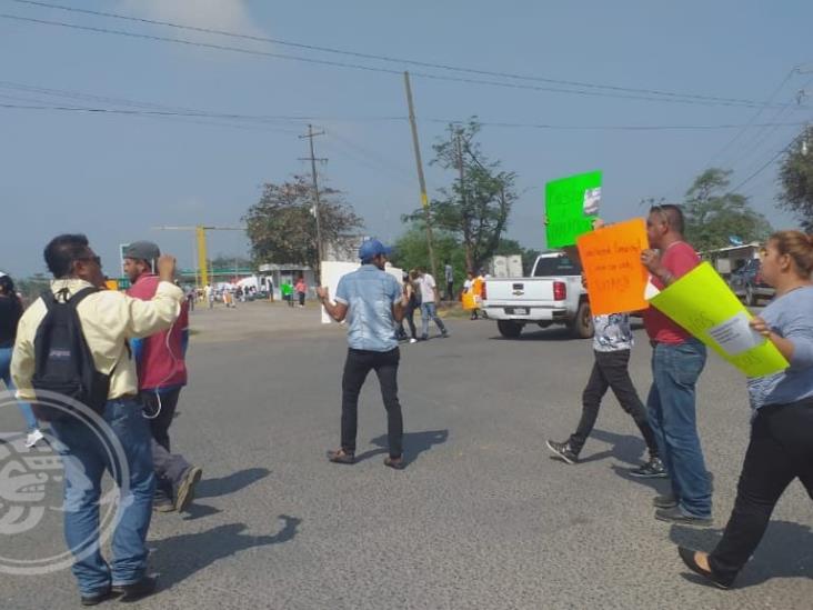 En Isla, manifestantes incendian vehículo de la Fuerza Civil; hay 12 detenidos