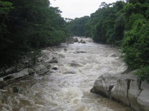 En Xalapa, habitantes de Alto Lucero acusan robo de agua del río Gordo