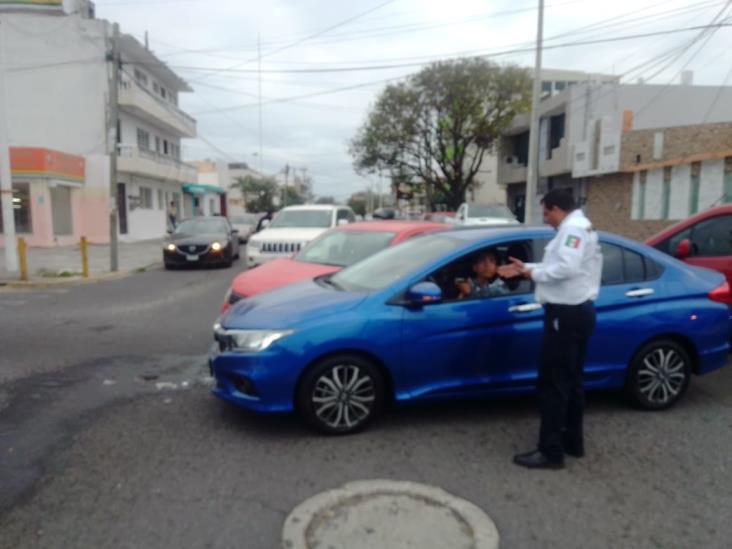 Accidente automovilístico causa caos vial en fraccionamiento Reforma