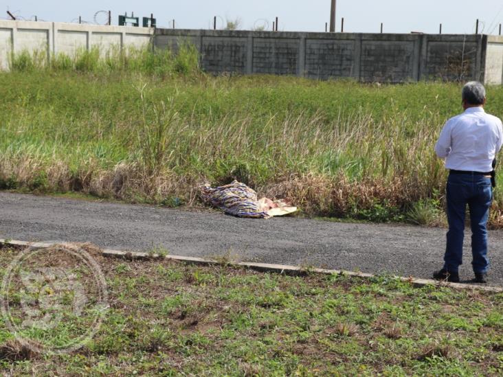 Hallan cuerpo encobijado en la Minatitlán-Coatzacoalcos