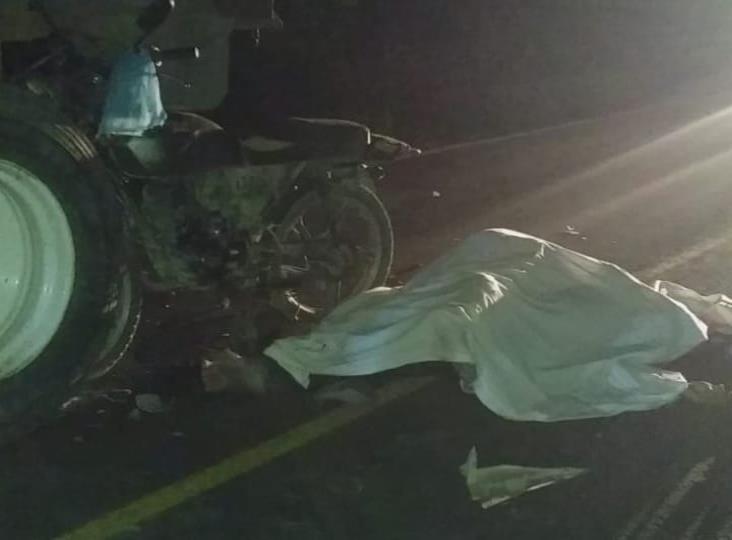 Motociclista se impacta con tracto camión en carretera Medellín-Mozambique