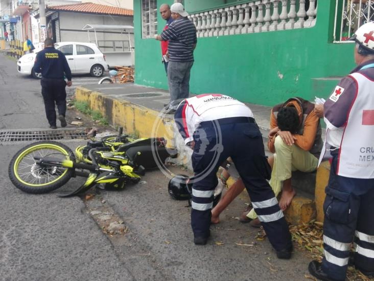 Percance entre urbano y motociclista deja un herido en la Pocitos y Rivera