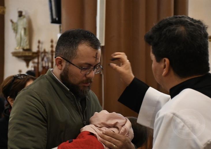 En Xalapa, fieles católicos celebran el Miércoles de Ceniza