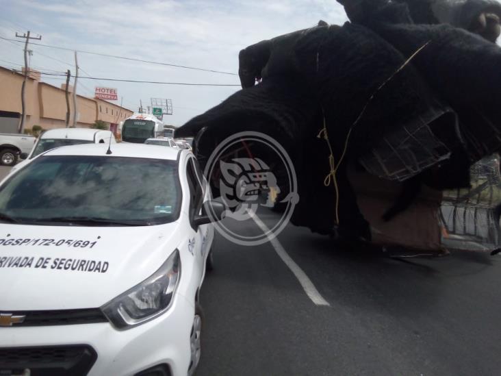 Carro alegórico provoca accidente en carretera federal Veracruz-Xalapa