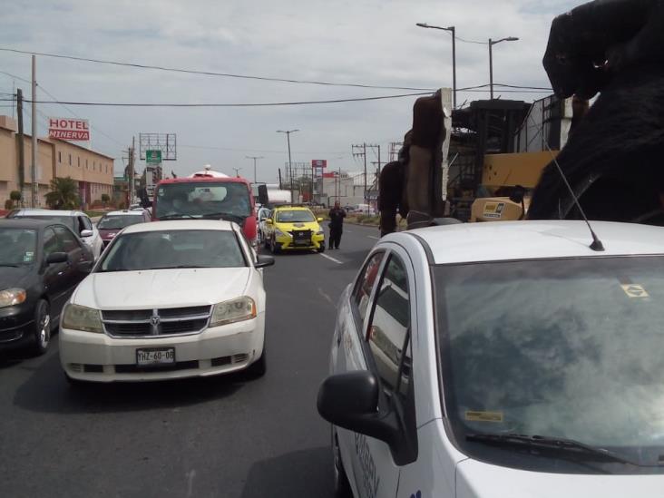 Carro alegórico provoca accidente en carretera federal Veracruz-Xalapa