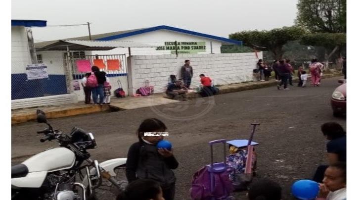 Por falta de maestro toman primaria en congregación de Córdoba