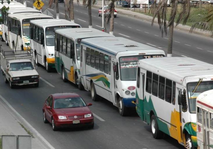 Camioneros exigen aumentar tarifa de pasaje en Veracruz