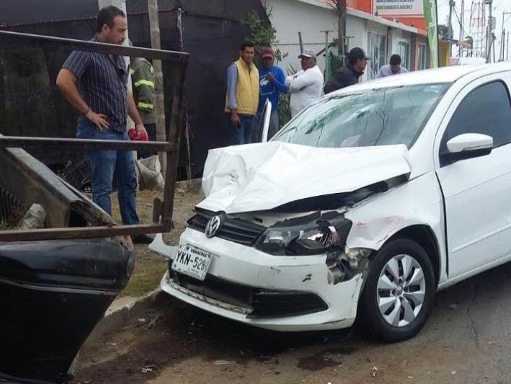 Carambola de tres autos en bulevar Boca del Río-Antón Lizardo deja severos daños materiales