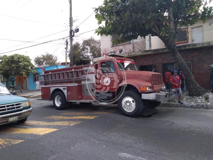 En Veracruz, se incendia vivienda en colonia Cristobal Colón