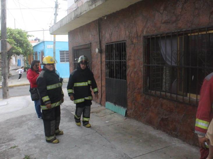 En Veracruz, se incendia vivienda en colonia Cristobal Colón