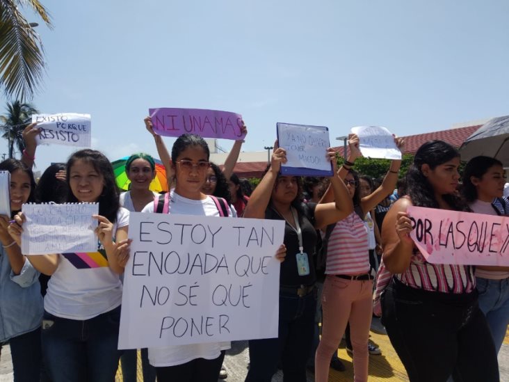 Alumnos de la UV campus Veracruz-Boca del Río se manifiestan contra violencia