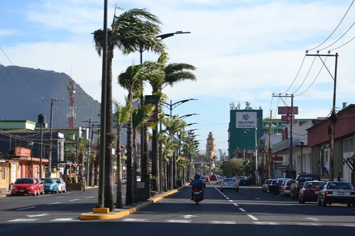 Deja surada daños en calles y casas de Orizaba