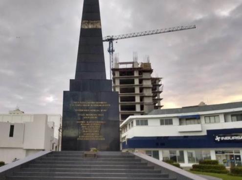 Buscan frenar construcción de torre en el centro de Veracruz