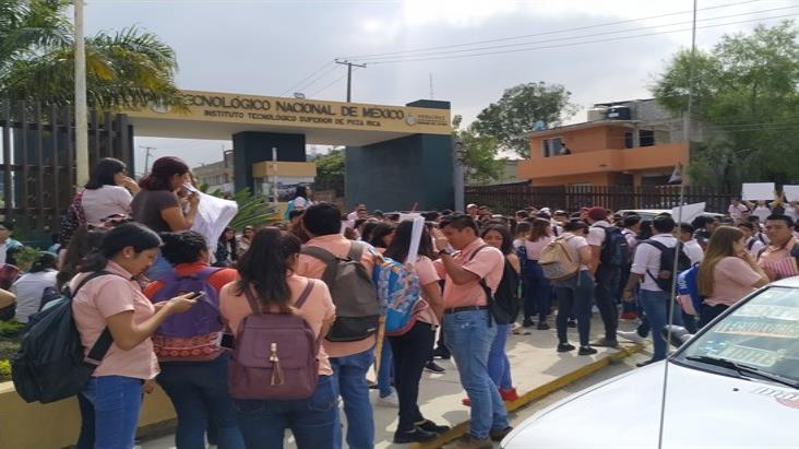 CEDH prohíbe revisiones a mochilas de estudiantes en norte de Veracruz