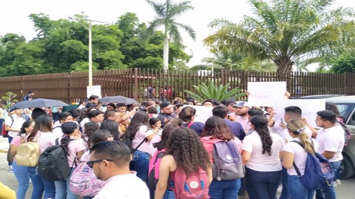 CEDH prohíbe revisiones a mochilas de estudiantes en norte de Veracruz