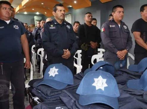 Capacitan a policías municipales de Moloacán