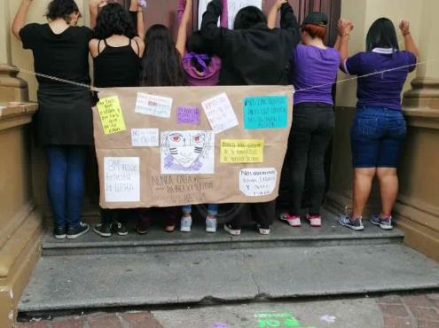 Dirección de bachillerato en Veracruz boicotea marcha feminista