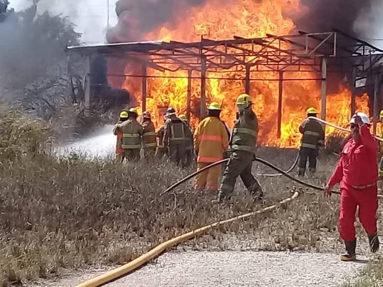 Se incendia una bodega en Tabasco; presumen intento de huachicoleo