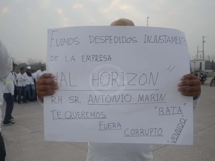 Empleados de HAL Horizon Auto Logistics se manifiestan en la Veracruz-Mata Loma