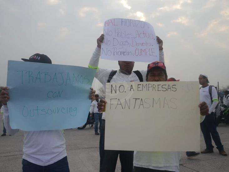 Empleados de HAL Horizon Auto Logistics se manifiestan en la Veracruz-Mata Loma