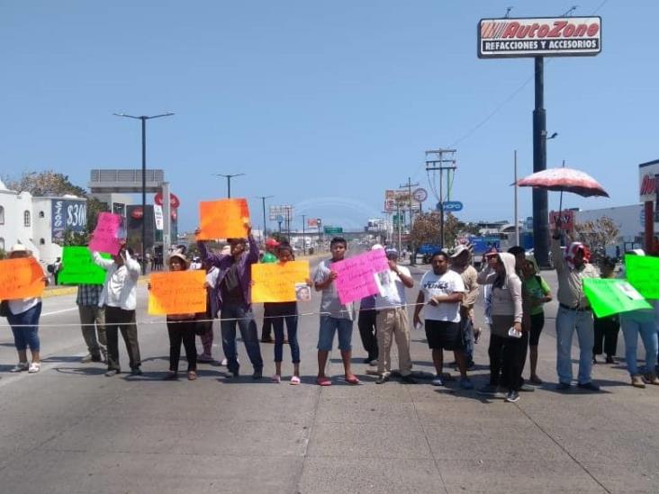 Tras desaparición de activista, bloquean avenida Rafael Cuervo