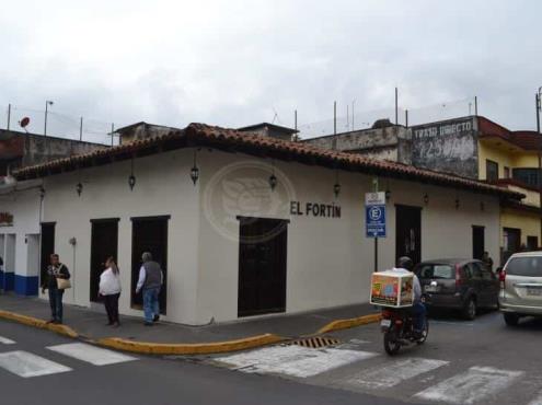 Propietarios de bares en Córdoba se resisten a cerrar sus negocios