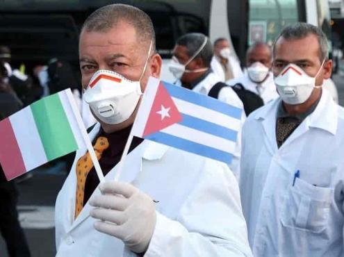 Llegan médicos cubanos a Italia para ayudar ante crisis por coronavirus