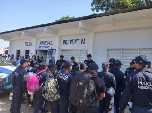 Relevan Sedena, Semar y SSP a Policía Municipal en Azueta