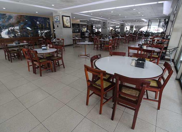 Cafés de Veracruz vacíos sin clientes ante pandemia