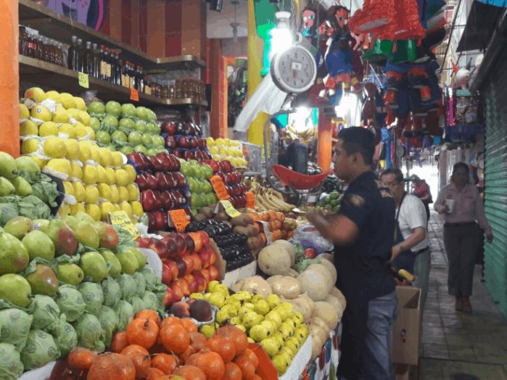 Ante contingencia comerciantes del Mercado Hidalgo ofrecen servicio a domicilio
